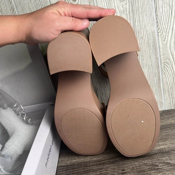 Madden Girl Size 11, 9.5 Goldie Tan Strappy Platform Chunky Lug Heel Sandals - Picture 5 of 7